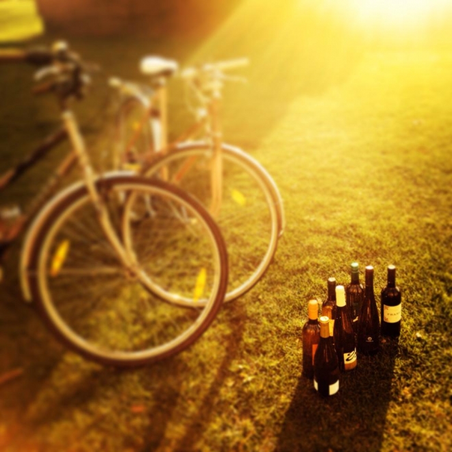 Kerékpárral szállítanak bort
