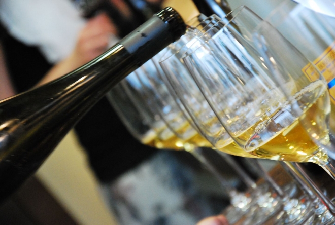 Hazai borokat kínálnak a Vinoport Borbárban