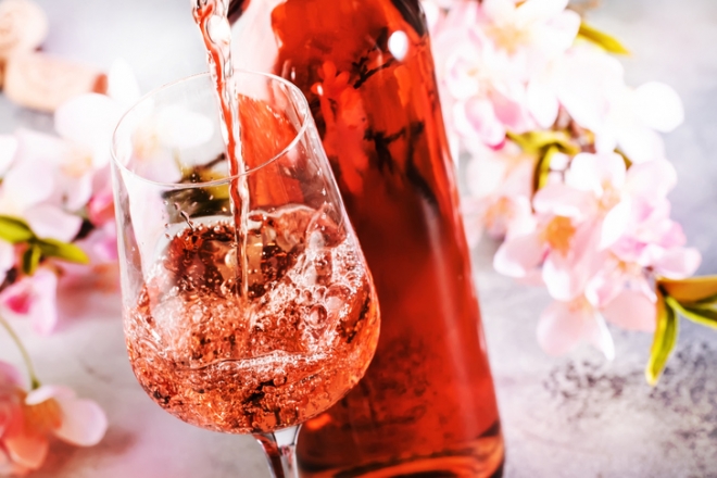 Borstílusok, amelyekkel előítéletesek vagyunk: a vörös pezsgő és az édes rozék
