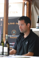 És elárasztá a tömeg...