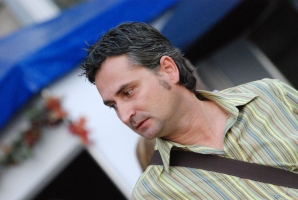 És elárasztá a tömeg...