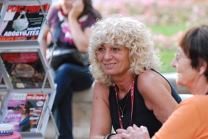 És elárasztá a tömeg...