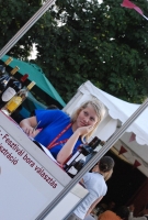 És elárasztá a tömeg...