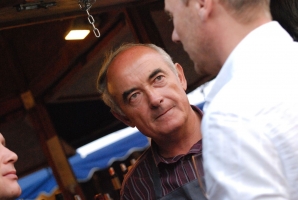 És elárasztá a tömeg...