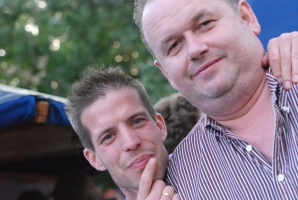 És elárasztá a tömeg...