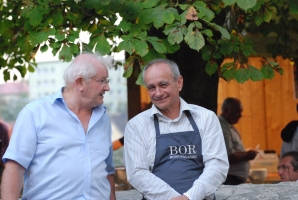 És elárasztá a tömeg...