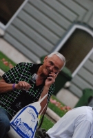 És elárasztá a tömeg...