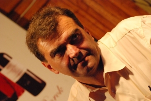 És elárasztá a tömeg...