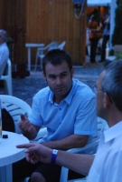 És elárasztá a tömeg...