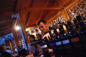 És elárasztá a tömeg...