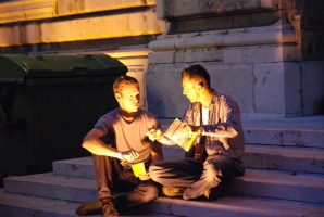 És elárasztá a tömeg...