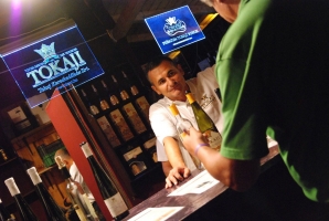 És elárasztá a tömeg...