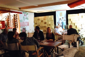 És elárasztá a tömeg...