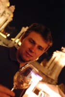 És elárasztá a tömeg...