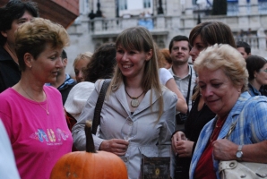 És a tömeg nem csökken... (folytatás a Budai várból)