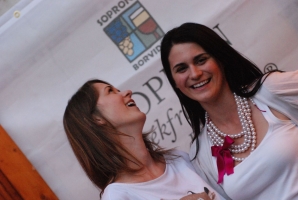 És a tömeg nem csökken... (folytatás a Budai várból)