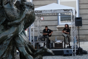 Erősítés italból és kolbászból