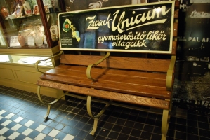 Zwack borok ízlelőjén