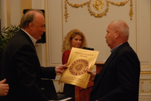 60 bort jutalmaztak idén