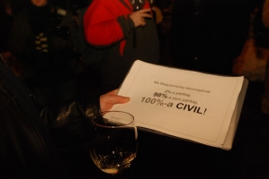 Demonstratív koccintás Tokajért