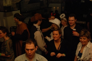 Szőlőfürt lufiból