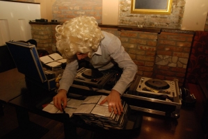 Szőlőfürt lufiból