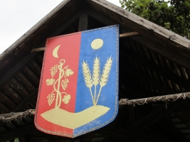 Györköny szőlősorai közt