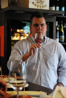 Gizella és Németh János a Vinoport Borbárban