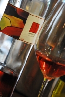 Gizella és Németh János a Vinoport Borbárban