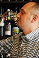 Gizella és Németh János a Vinoport Borbárban