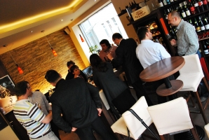 Gizella és Németh János a Vinoport Borbárban