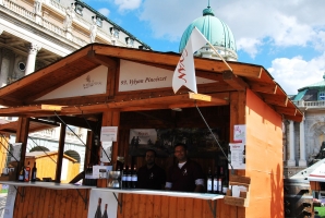 Budavári borozgatás