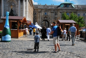 Budavári borozgatás