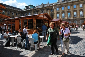 Budavári borozgatás