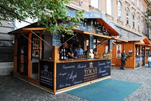 Budavári borozgatás