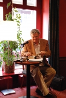 Závada Pál felolvasóestje Vylyan borokkal