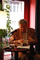 Závada Pál felolvasóestje Vylyan borokkal