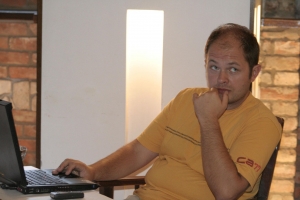 Fél évesek vagyunk