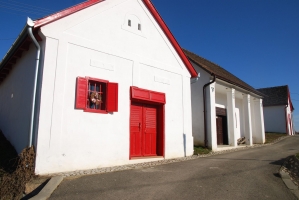 Fél évesek vagyunk