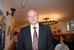 Fél évesek vagyunk