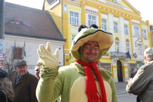 Fél évesek vagyunk