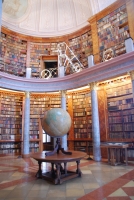 Fél évesek vagyunk