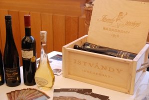 Fél évesek vagyunk