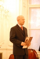 Fél évesek vagyunk