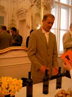 Fél évesek vagyunk