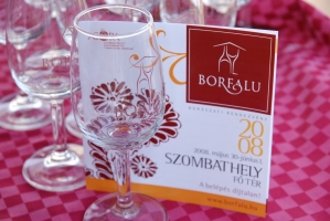 Képek az első szombathelyi Borfaluból