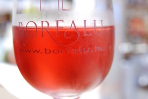 Képek az első szombathelyi Borfaluból