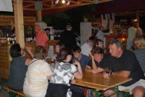 Vasárnap este a második Csopaki Borfaluban