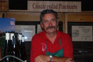 Vasárnap este a második Csopaki Borfaluban