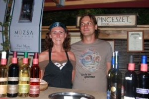 Vasárnap este a második Csopaki Borfaluban